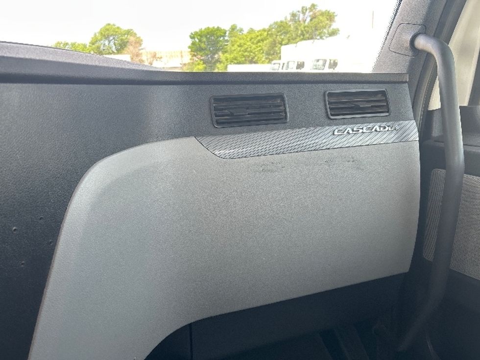 Day Cab Tractor-Heavy Duty Tractors-Freightliner-2019-T12664ST-Amarillo-TX-557,655\n\t\tmiles-$ 38,750 - Image 13