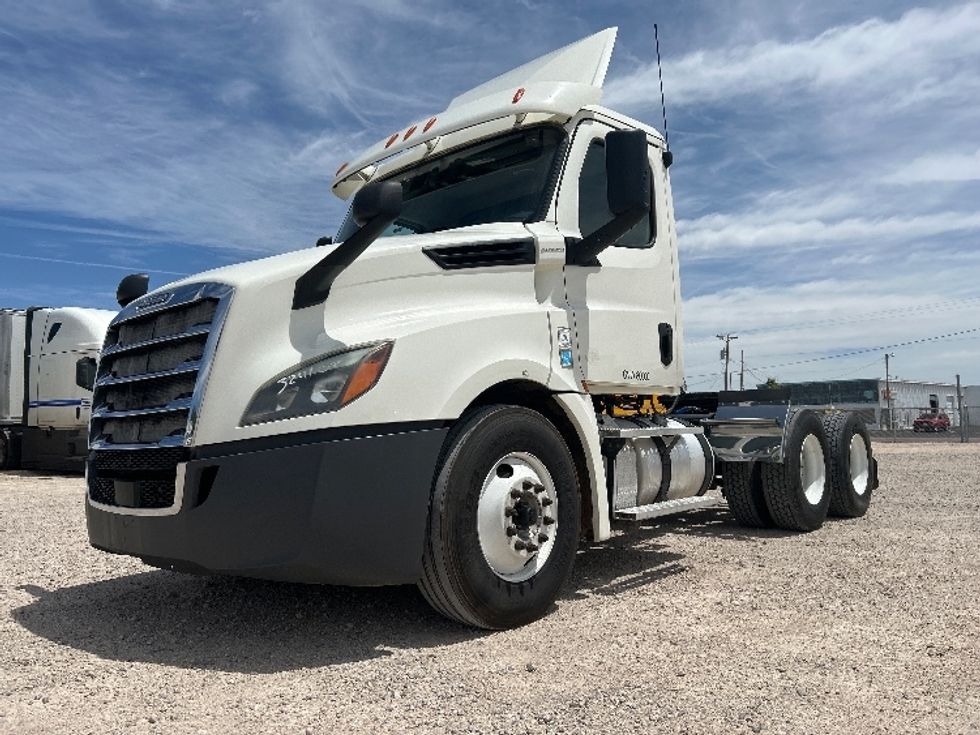 Day Cab Tractor-Heavy Duty Tractors-Freightliner-2019-T12664ST-Amarillo-TX-557,655\n\t\tmiles-$ 38,750 - Image 3