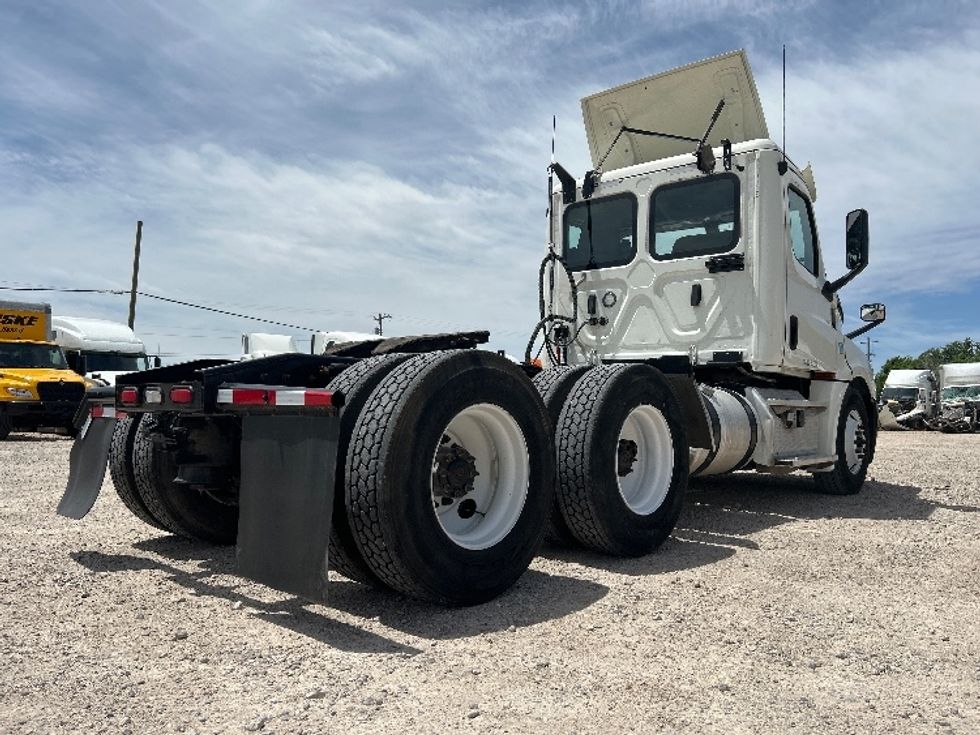 Day Cab Tractor-Heavy Duty Tractors-Freightliner-2019-T12664ST-Amarillo-TX-557,655\n\t\tmiles-$ 38,750 - Image 7