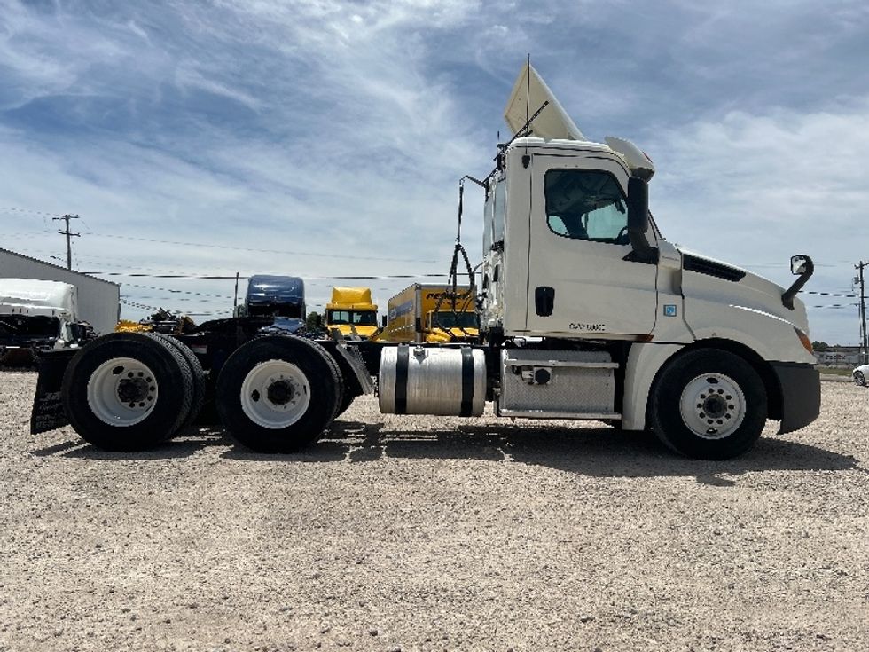 Day Cab Tractor-Heavy Duty Tractors-Freightliner-2019-T12664ST-Amarillo-TX-557,655\n\t\tmiles-$ 38,750 - Image 8