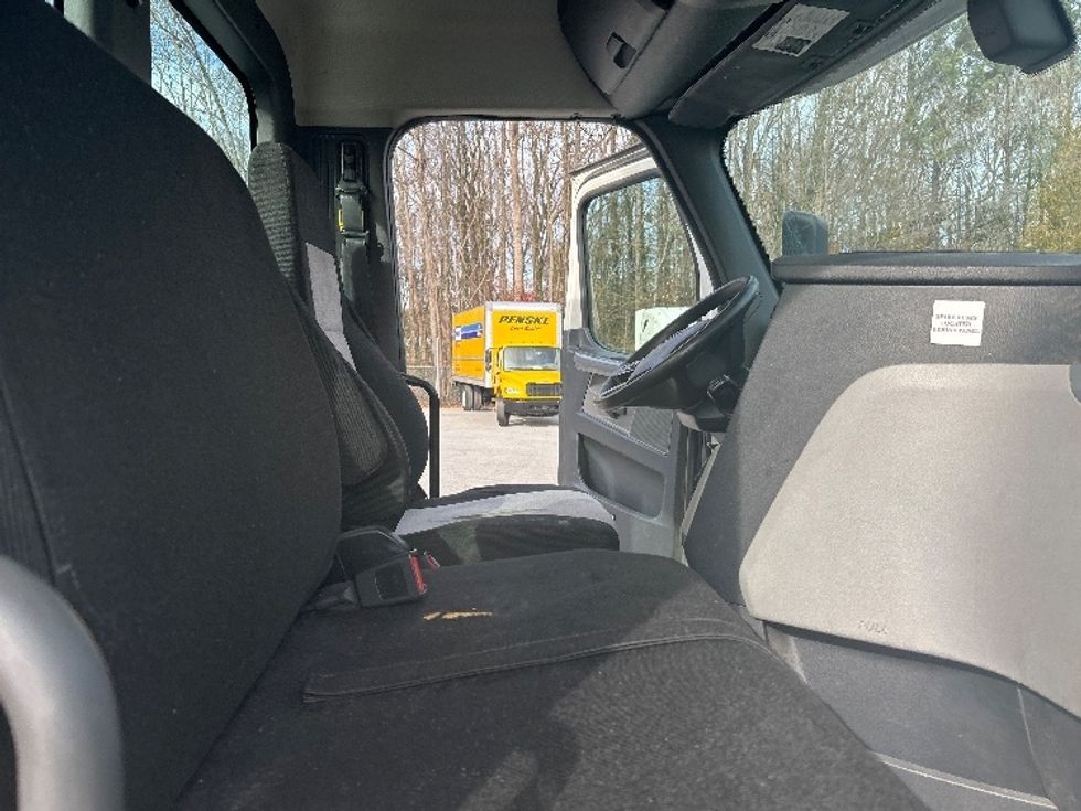 Day Cab Tractor-Heavy Duty Tractors-Freightliner-2019-T12664ST-Anderson-SC-175,681\n\t\tmiles-$ 56,500 - Image 14