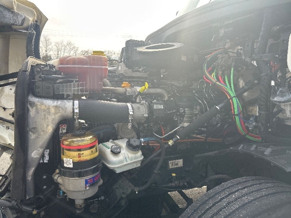 Day Cab Tractor-Heavy Duty Tractors-Freightliner-2019-T12664ST-Anderson-SC-175,681\n\t\tmiles-$ 56,500 - Image 16