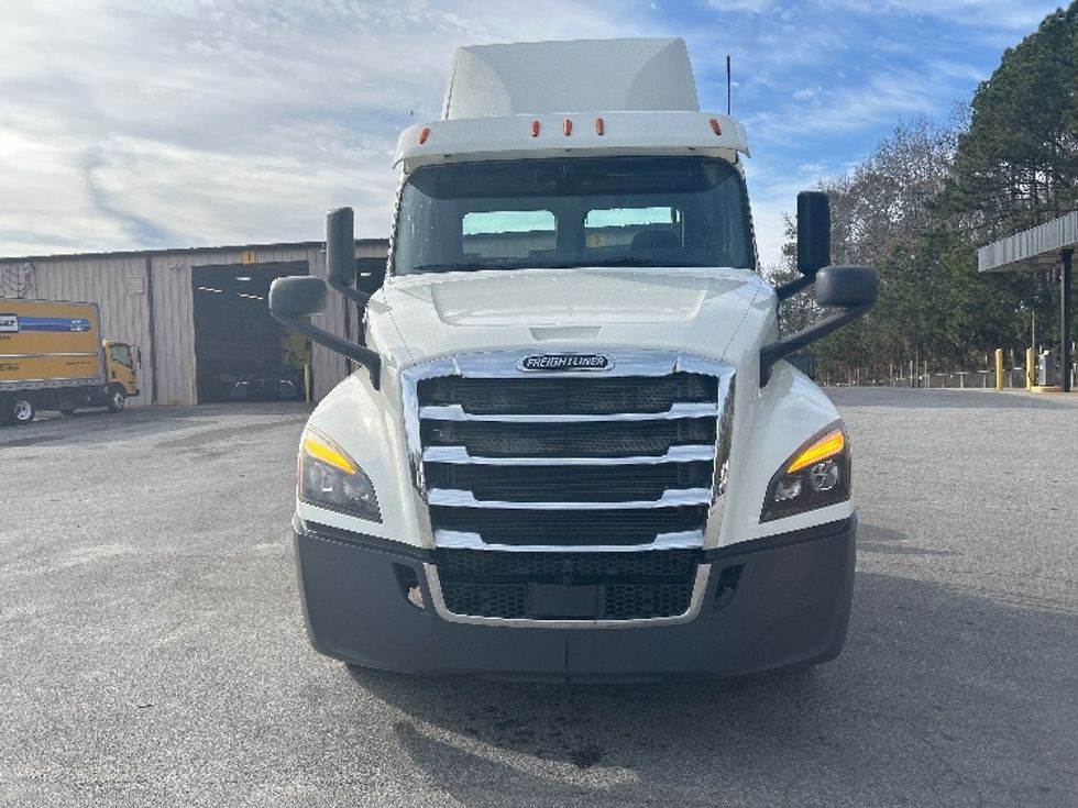 Day Cab Tractor-Heavy Duty Tractors-Freightliner-2019-T12664ST-Anderson-SC-175,681\n\t\tmiles-$ 56,500 - Image 2