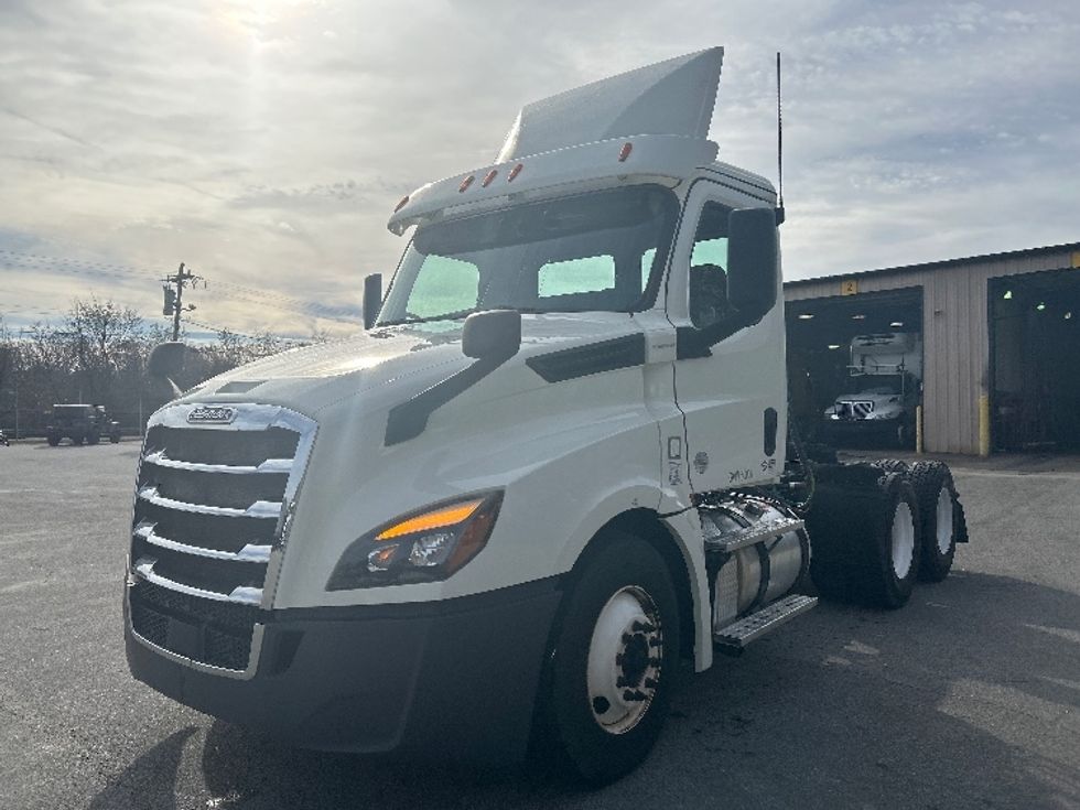 Day Cab Tractor-Heavy Duty Tractors-Freightliner-2019-T12664ST-Anderson-SC-175,681\n\t\tmiles-$ 56,500 - Image 3