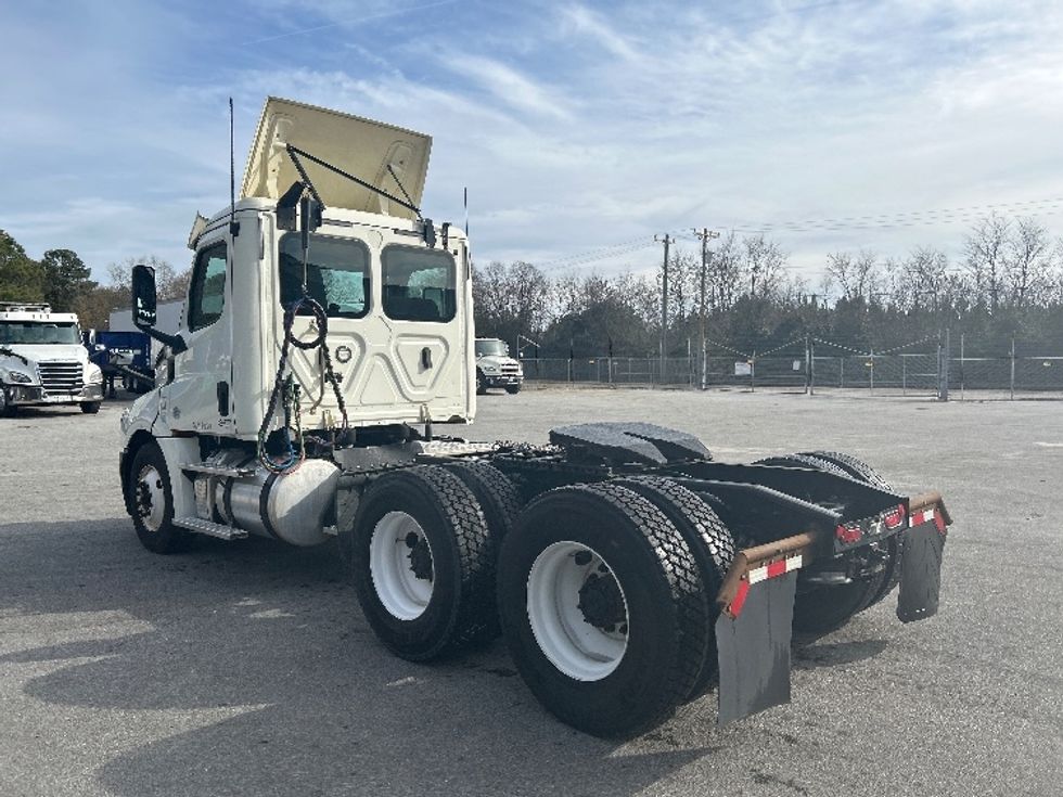 Day Cab Tractor-Heavy Duty Tractors-Freightliner-2019-T12664ST-Anderson-SC-175,681\n\t\tmiles-$ 56,500 - Image 5