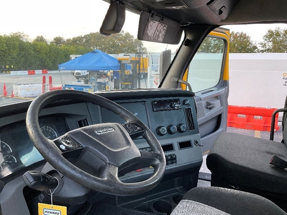 Day Cab Tractor-Heavy Duty Tractors-Freightliner-2019-T12664ST-Apopka-FL-478,936\n\t\tmiles-$ 35,750 - Image 10