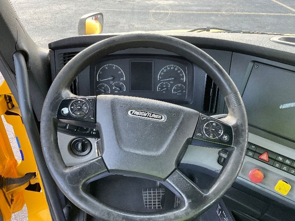 Day Cab Tractor-Heavy Duty Tractors-Freightliner-2019-T12664ST-Apopka-FL-478,936\n\t\tmiles-$ 35,750 - Image 11