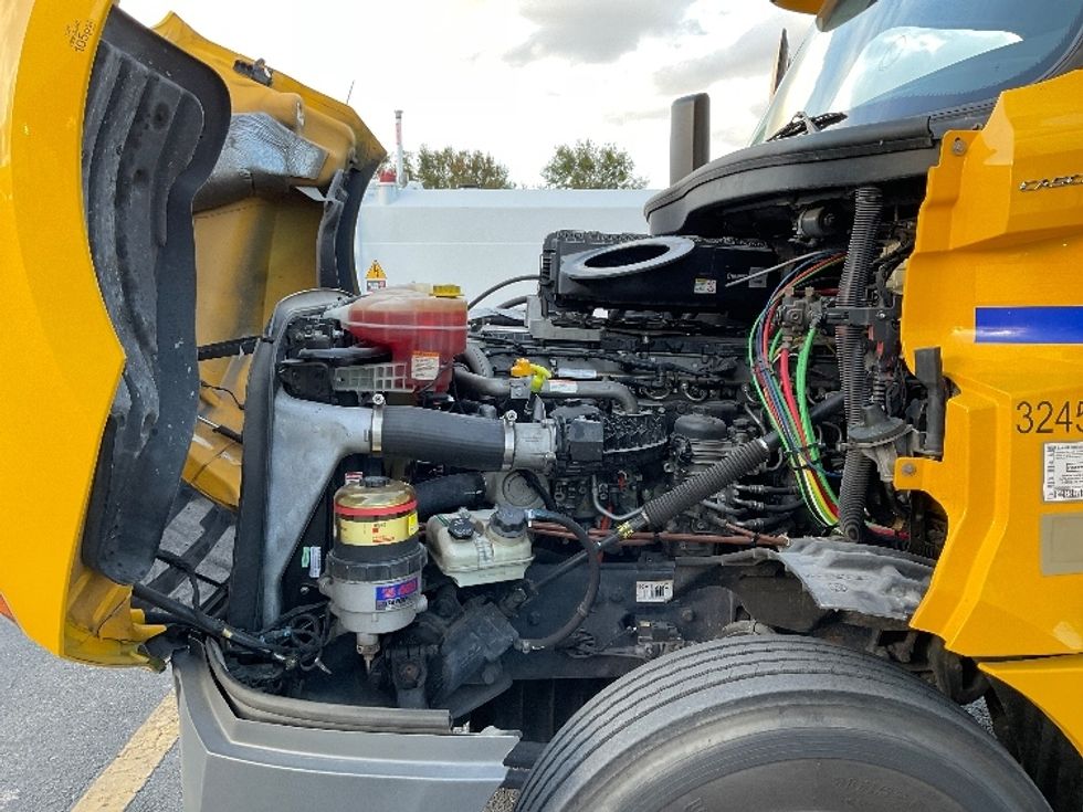 Day Cab Tractor-Heavy Duty Tractors-Freightliner-2019-T12664ST-Apopka-FL-478,936\n\t\tmiles-$ 35,750 - Image 16