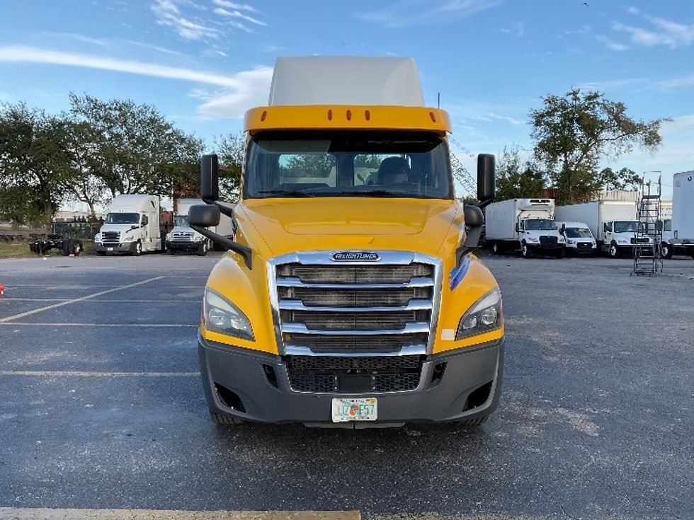 Day Cab Tractor-Heavy Duty Tractors-Freightliner-2019-T12664ST-Apopka-FL-478,936\n\t\tmiles-$ 35,750 - Image 2