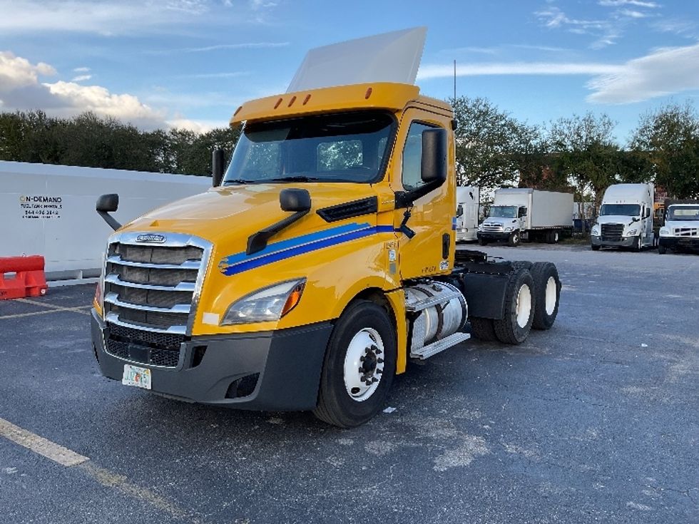 Day Cab Tractor-Heavy Duty Tractors-Freightliner-2019-T12664ST-Apopka-FL-478,936\n\t\tmiles-$ 35,750 - Image 3