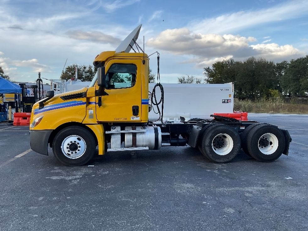 Day Cab Tractor-Heavy Duty Tractors-Freightliner-2019-T12664ST-Apopka-FL-478,936\n\t\tmiles-$ 35,750 - Image 4