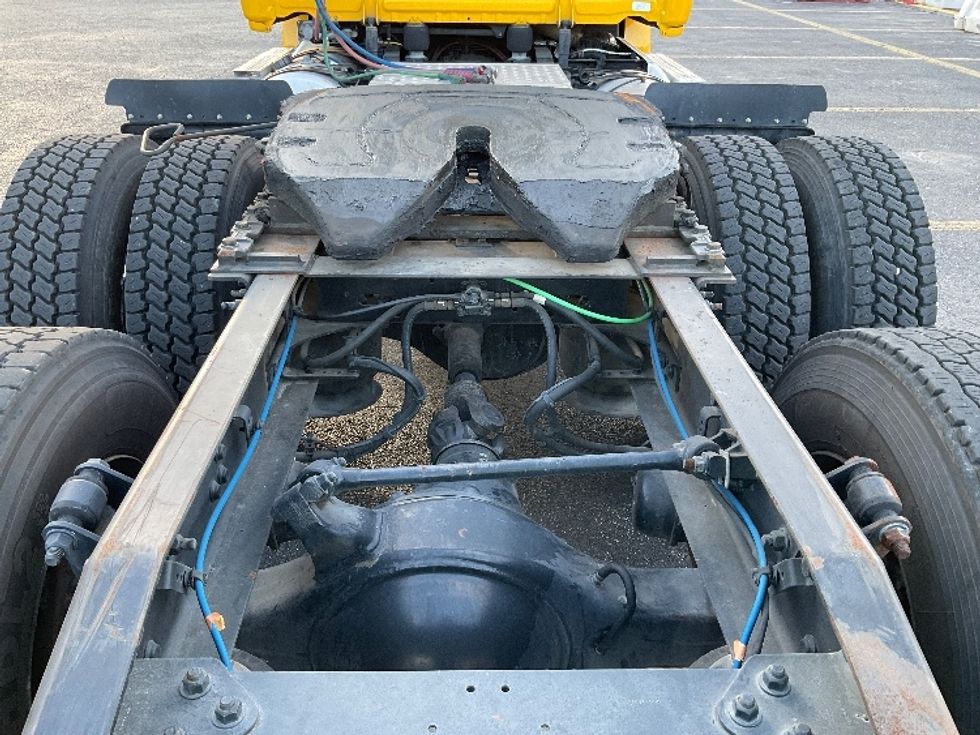 Day Cab Tractor-Heavy Duty Tractors-Freightliner-2019-T12664ST-Apopka-FL-478,936\n\t\tmiles-$ 35,750 - Image 6