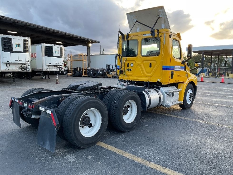 Day Cab Tractor-Heavy Duty Tractors-Freightliner-2019-T12664ST-Apopka-FL-478,936\n\t\tmiles-$ 35,750 - Image 7