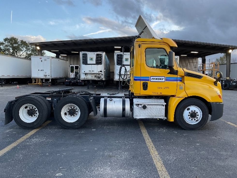 Day Cab Tractor-Heavy Duty Tractors-Freightliner-2019-T12664ST-Apopka-FL-478,936\n\t\tmiles-$ 35,750 - Image 8