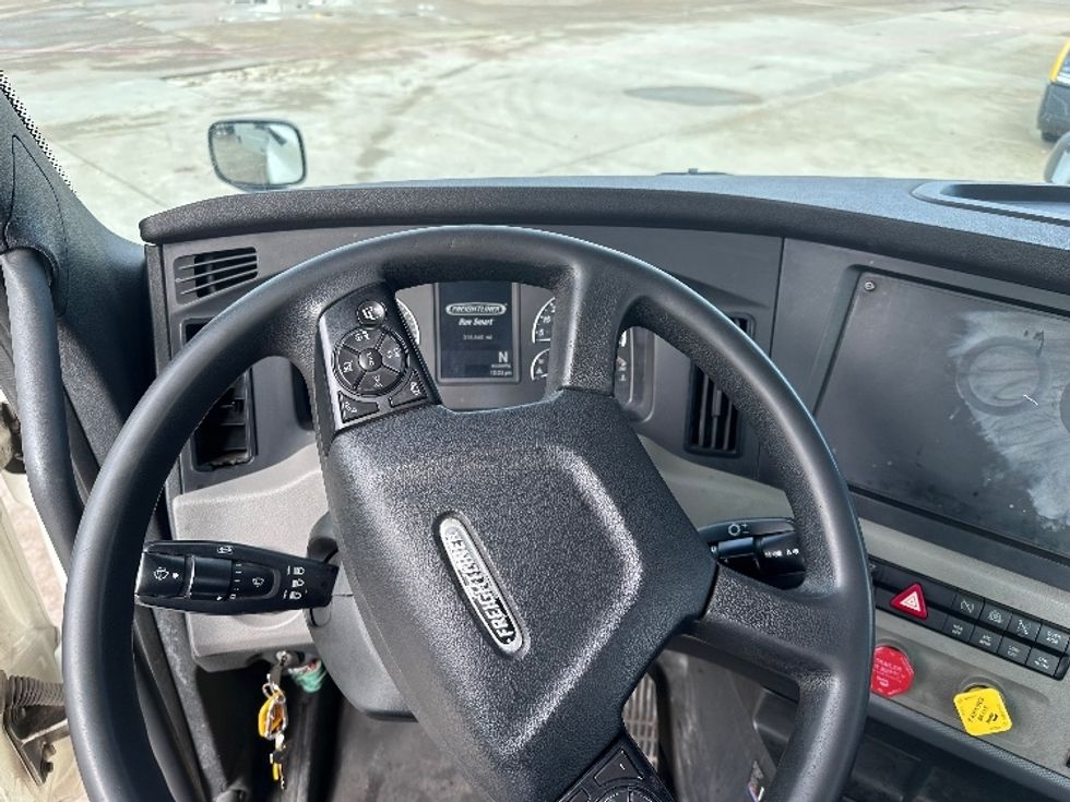 Day Cab Tractor-Heavy Duty Tractors-Freightliner-2019-T12664ST-Arlington-TX-237,327\n\t\tmiles-$ 69,500 - Image 11
