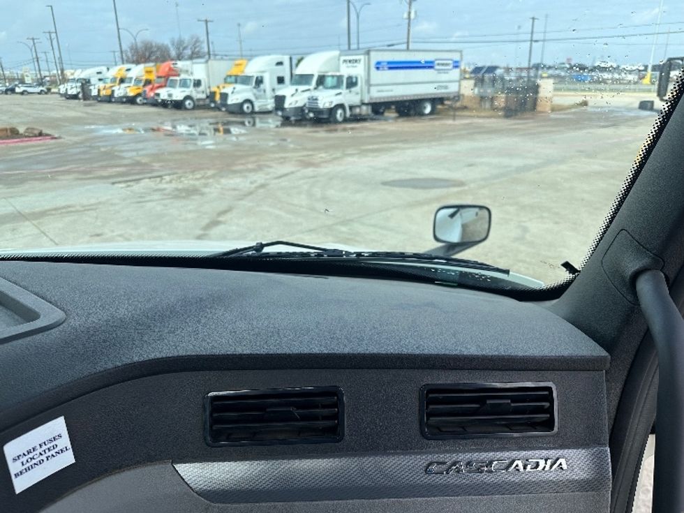 Day Cab Tractor-Heavy Duty Tractors-Freightliner-2019-T12664ST-Arlington-TX-237,327\n\t\tmiles-$ 69,500 - Image 13