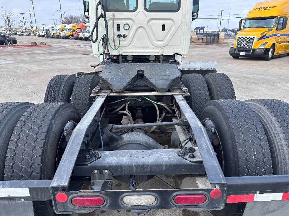Day Cab Tractor-Heavy Duty Tractors-Freightliner-2019-T12664ST-Arlington-TX-237,327\n\t\tmiles-$ 69,500 - Image 6