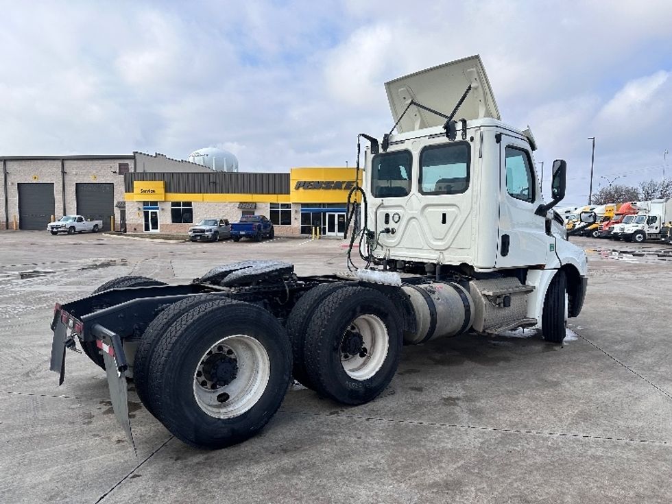 Day Cab Tractor-Heavy Duty Tractors-Freightliner-2019-T12664ST-Arlington-TX-237,327\n\t\tmiles-$ 69,500 - Image 7