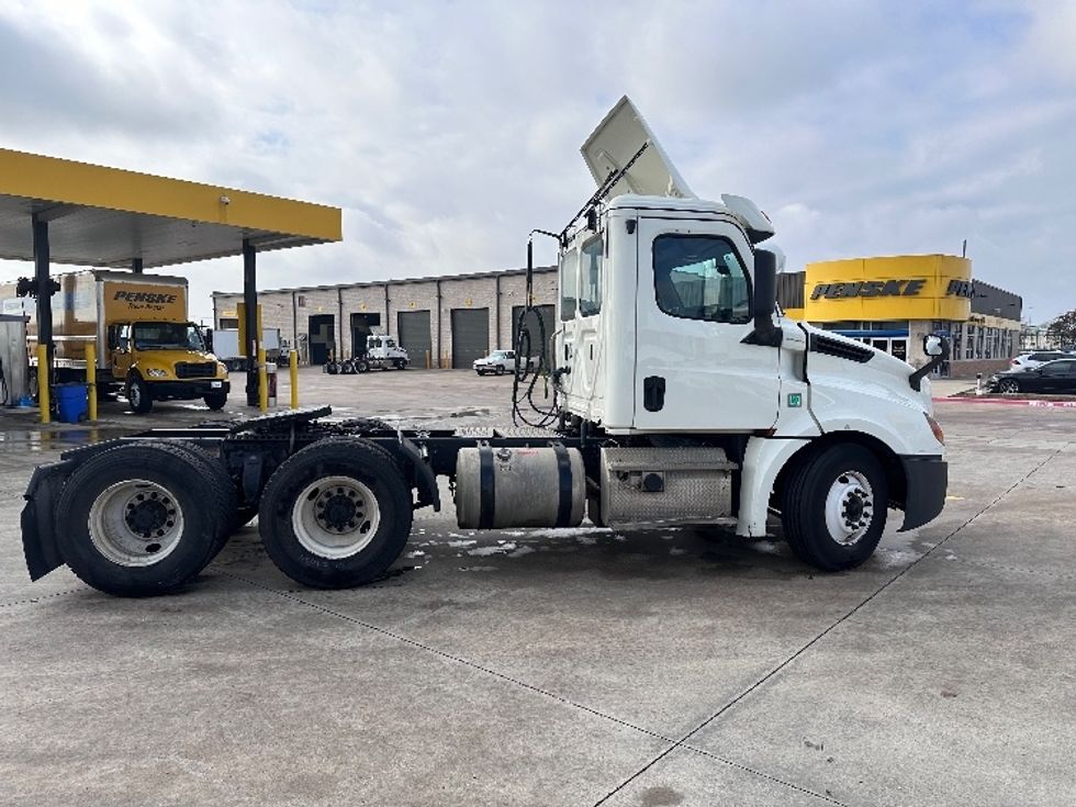 Day Cab Tractor-Heavy Duty Tractors-Freightliner-2019-T12664ST-Arlington-TX-237,327\n\t\tmiles-$ 69,500 - Image 8