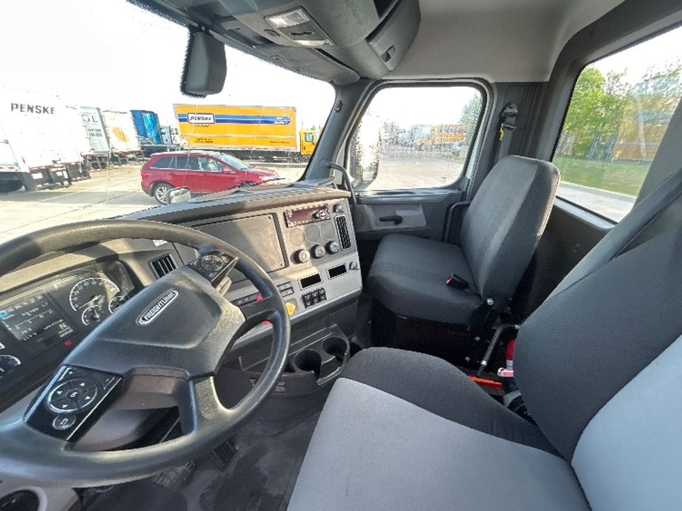 Day Cab Tractor-Heavy Duty Tractors-Freightliner-2019-T12664ST-Arlington-TX-349,862\n\t\tmiles-$ 48,000 - Image 10