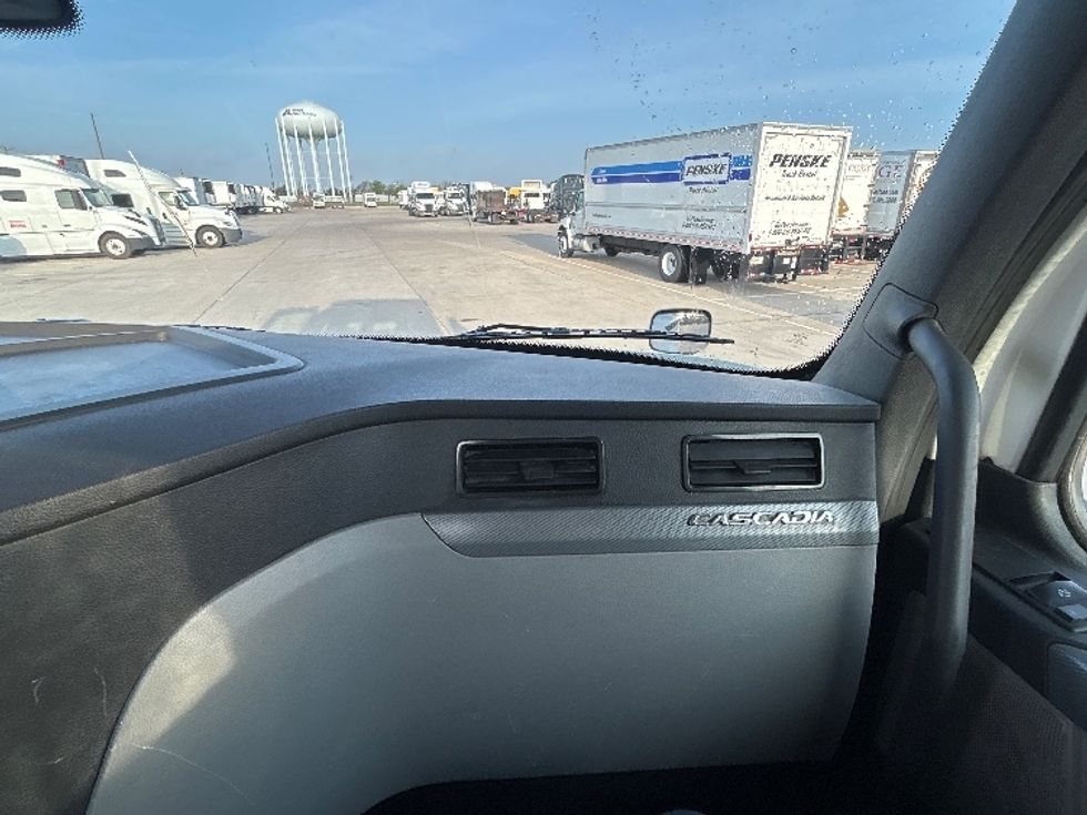 Day Cab Tractor-Heavy Duty Tractors-Freightliner-2019-T12664ST-Arlington-TX-349,862\n\t\tmiles-$ 48,000 - Image 13