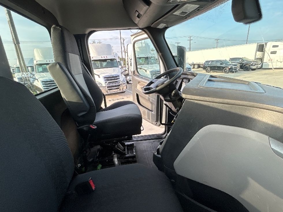 Day Cab Tractor-Heavy Duty Tractors-Freightliner-2019-T12664ST-Arlington-TX-349,862\n\t\tmiles-$ 48,000 - Image 14