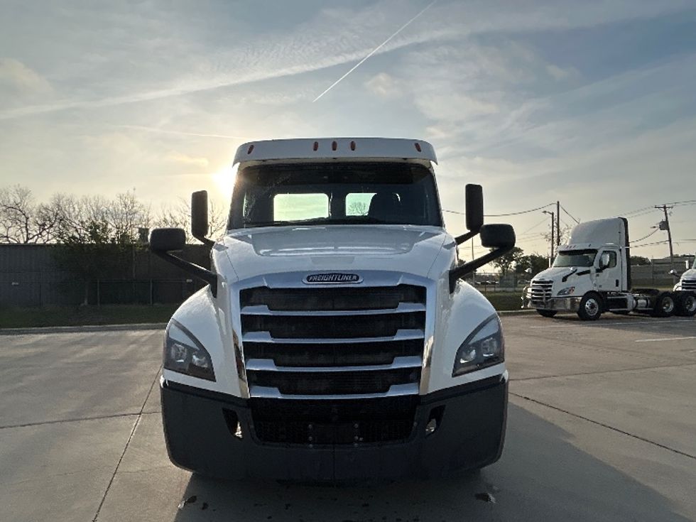Day Cab Tractor-Heavy Duty Tractors-Freightliner-2019-T12664ST-Arlington-TX-349,862\n\t\tmiles-$ 48,000 - Image 2