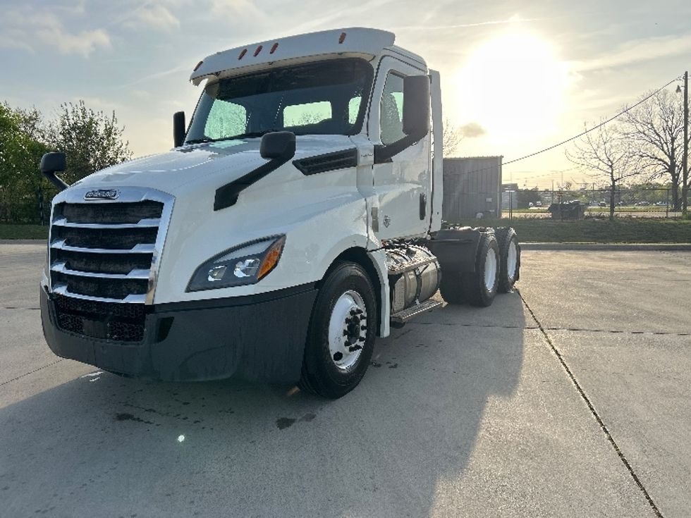 Day Cab Tractor-Heavy Duty Tractors-Freightliner-2019-T12664ST-Arlington-TX-349,862\n\t\tmiles-$ 48,000 - Image 3