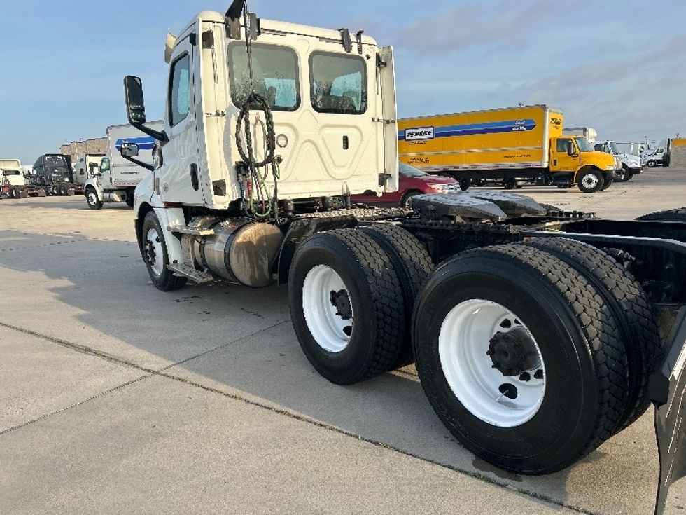 Day Cab Tractor-Heavy Duty Tractors-Freightliner-2019-T12664ST-Arlington-TX-349,862\n\t\tmiles-$ 48,000 - Image 5