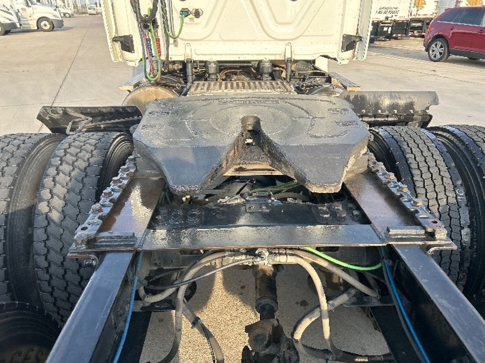 Day Cab Tractor-Heavy Duty Tractors-Freightliner-2019-T12664ST-Arlington-TX-349,862\n\t\tmiles-$ 48,000 - Image 6