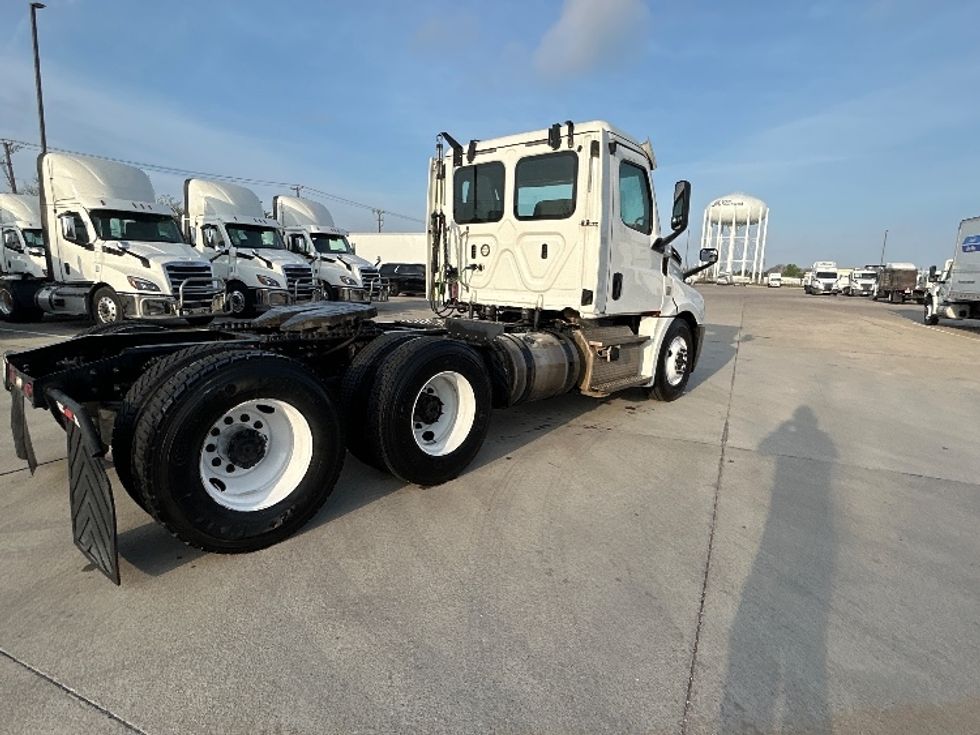 Day Cab Tractor-Heavy Duty Tractors-Freightliner-2019-T12664ST-Arlington-TX-349,862\n\t\tmiles-$ 48,000 - Image 7