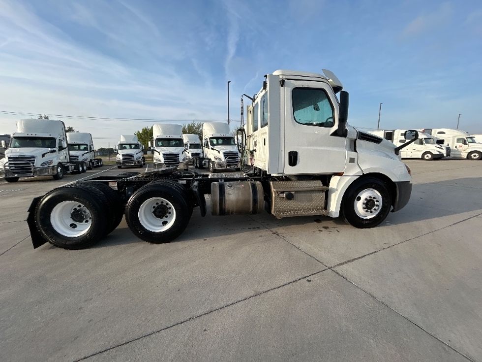 Day Cab Tractor-Heavy Duty Tractors-Freightliner-2019-T12664ST-Arlington-TX-349,862\n\t\tmiles-$ 48,000 - Image 8
