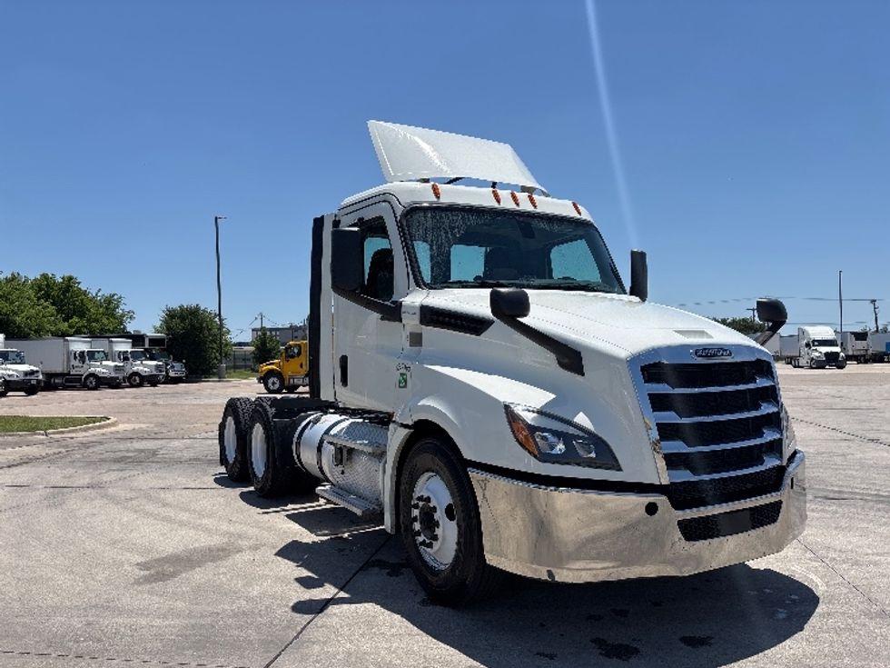 Day Cab Tractor-Heavy Duty Tractors-Freightliner-2019-T12664ST-Arlington-TX-608,080\n\t\tmiles-$ 30,750 - Image 1