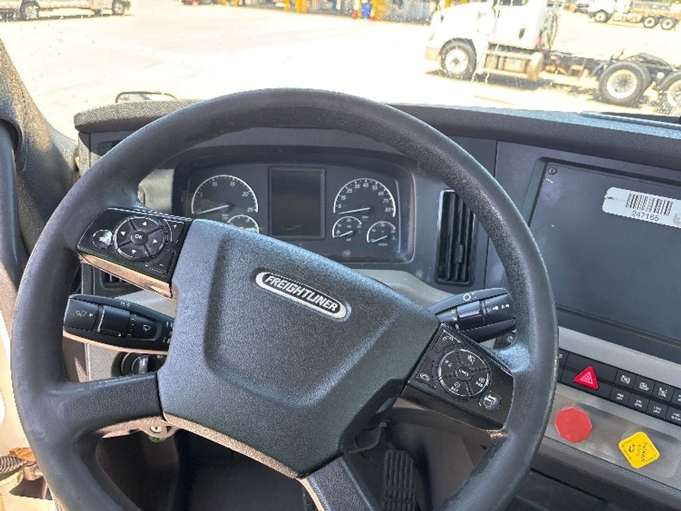 Day Cab Tractor-Heavy Duty Tractors-Freightliner-2019-T12664ST-Arlington-TX-608,080\n\t\tmiles-$ 30,750 - Image 11