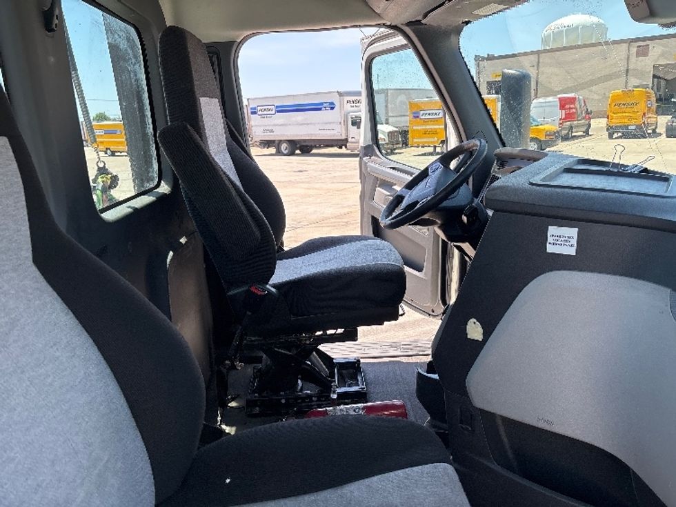 Day Cab Tractor-Heavy Duty Tractors-Freightliner-2019-T12664ST-Arlington-TX-608,080\n\t\tmiles-$ 30,750 - Image 14