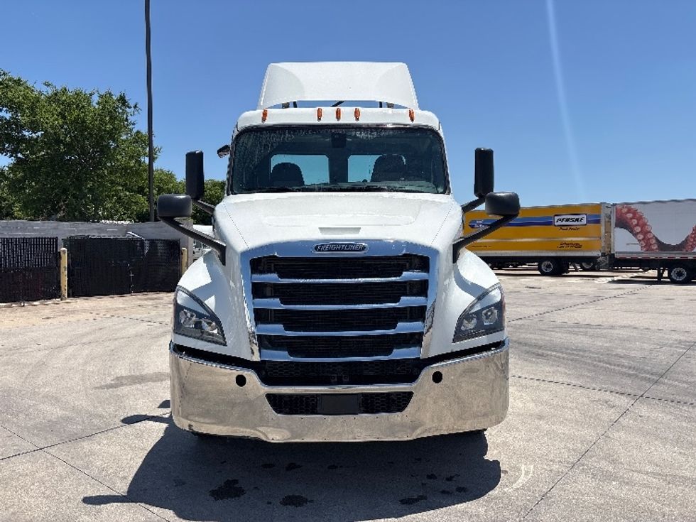Day Cab Tractor-Heavy Duty Tractors-Freightliner-2019-T12664ST-Arlington-TX-608,080\n\t\tmiles-$ 30,750 - Image 2