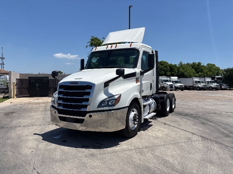Day Cab Tractor-Heavy Duty Tractors-Freightliner-2019-T12664ST-Arlington-TX-608,080\n\t\tmiles-$ 30,750 - Image 3