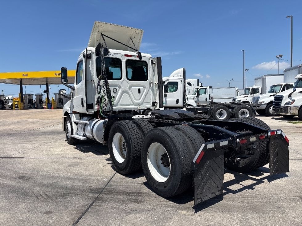 Day Cab Tractor-Heavy Duty Tractors-Freightliner-2019-T12664ST-Arlington-TX-608,080\n\t\tmiles-$ 30,750 - Image 5