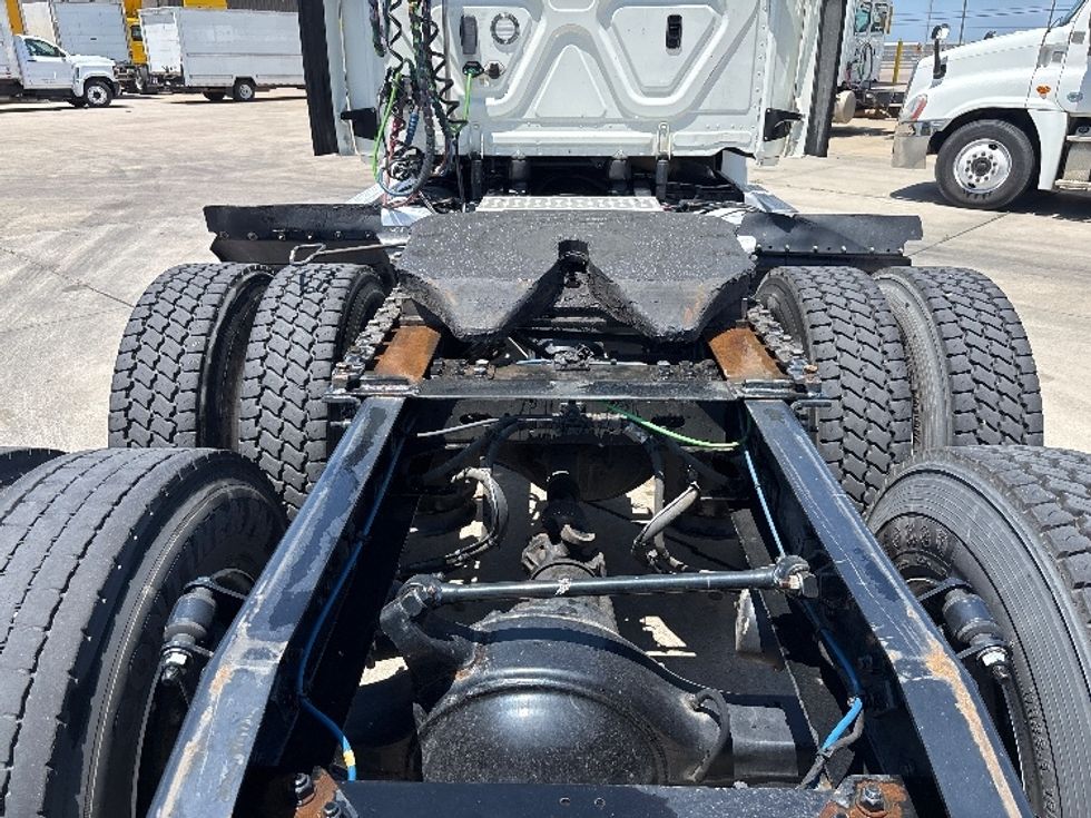 Day Cab Tractor-Heavy Duty Tractors-Freightliner-2019-T12664ST-Arlington-TX-608,080\n\t\tmiles-$ 30,750 - Image 6