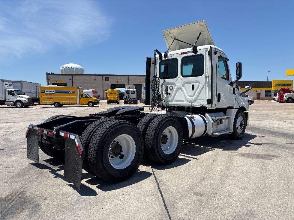 Day Cab Tractor-Heavy Duty Tractors-Freightliner-2019-T12664ST-Arlington-TX-608,080\n\t\tmiles-$ 30,750 - Image 7
