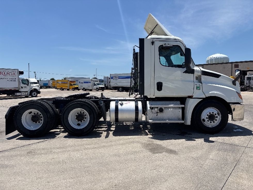 Day Cab Tractor-Heavy Duty Tractors-Freightliner-2019-T12664ST-Arlington-TX-608,080\n\t\tmiles-$ 30,750 - Image 8