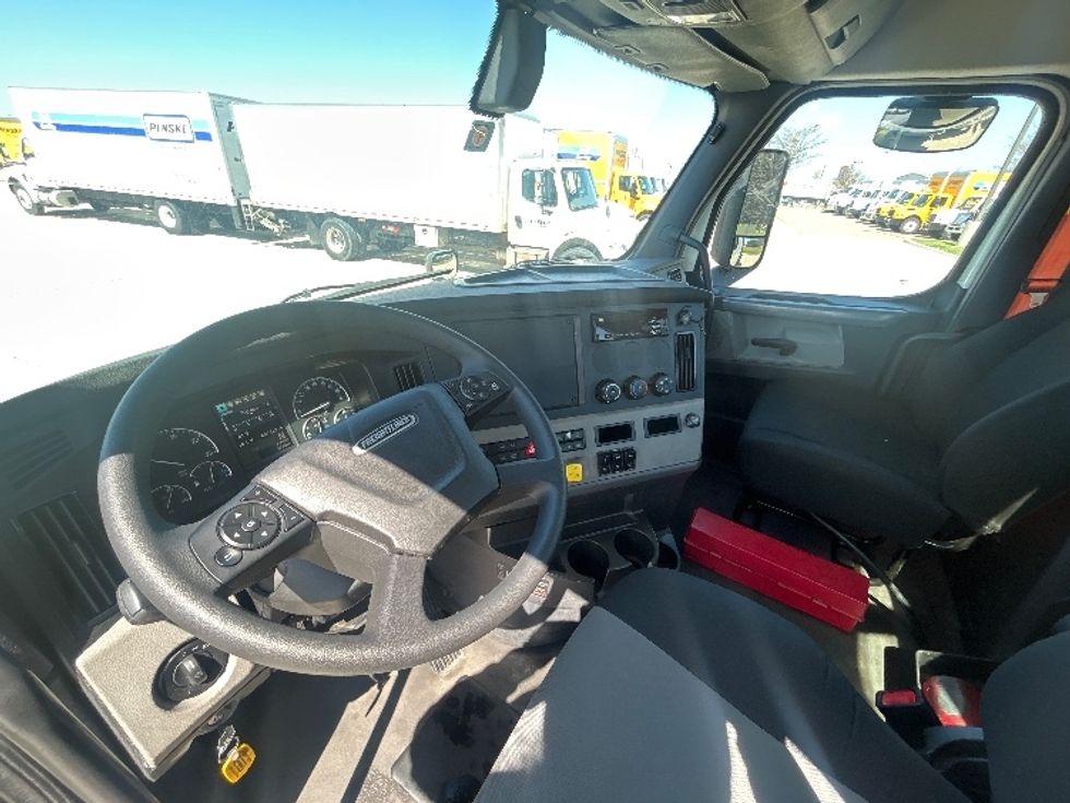 Day Cab Tractor-Heavy Duty Tractors-Freightliner-2019-T12664ST-Arlington-TX-669,485\n\t\tmiles-$ 24,750 - Image 10