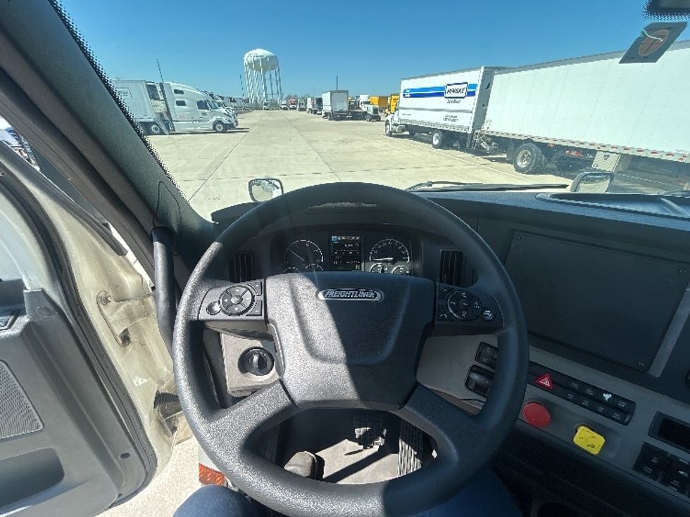 Day Cab Tractor-Heavy Duty Tractors-Freightliner-2019-T12664ST-Arlington-TX-669,485\n\t\tmiles-$ 24,750 - Image 11