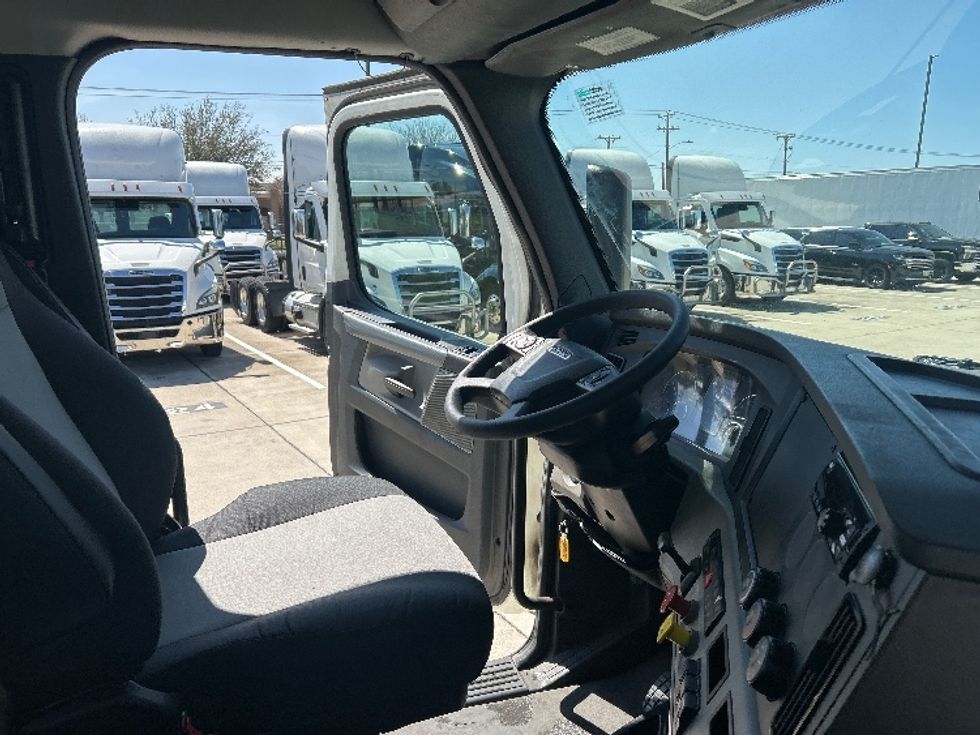 Day Cab Tractor-Heavy Duty Tractors-Freightliner-2019-T12664ST-Arlington-TX-669,485\n\t\tmiles-$ 24,750 - Image 14