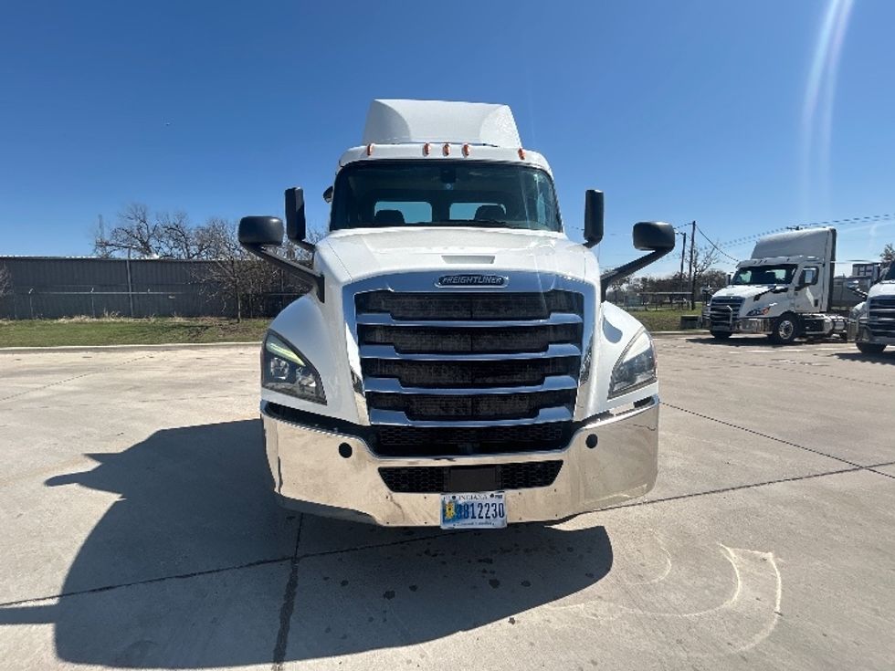 Day Cab Tractor-Heavy Duty Tractors-Freightliner-2019-T12664ST-Arlington-TX-669,485\n\t\tmiles-$ 24,750 - Image 2