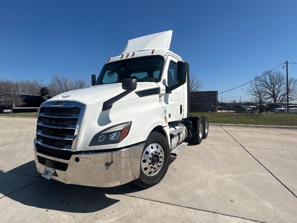 Day Cab Tractor-Heavy Duty Tractors-Freightliner-2019-T12664ST-Arlington-TX-669,485\n\t\tmiles-$ 24,750 - Image 3