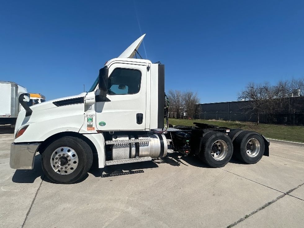 Day Cab Tractor-Heavy Duty Tractors-Freightliner-2019-T12664ST-Arlington-TX-669,485\n\t\tmiles-$ 24,750 - Image 4