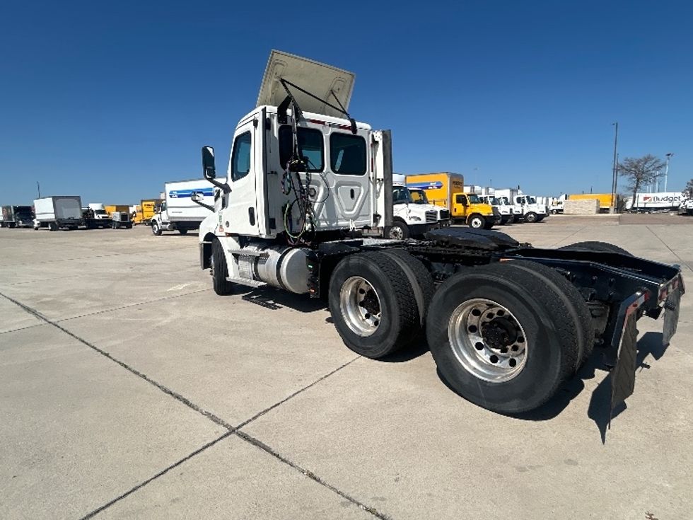 Day Cab Tractor-Heavy Duty Tractors-Freightliner-2019-T12664ST-Arlington-TX-669,485\n\t\tmiles-$ 24,750 - Image 5