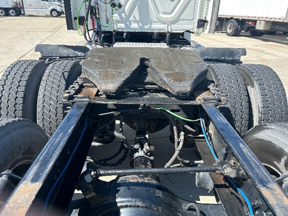 Day Cab Tractor-Heavy Duty Tractors-Freightliner-2019-T12664ST-Arlington-TX-669,485\n\t\tmiles-$ 24,750 - Image 6