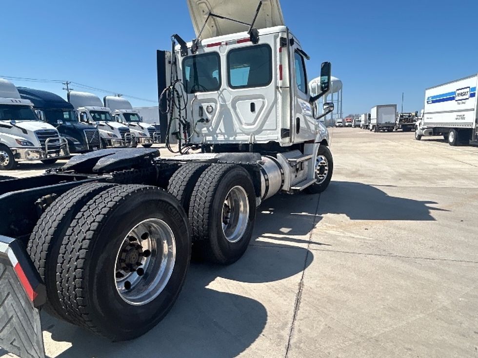 Day Cab Tractor-Heavy Duty Tractors-Freightliner-2019-T12664ST-Arlington-TX-669,485\n\t\tmiles-$ 24,750 - Image 7